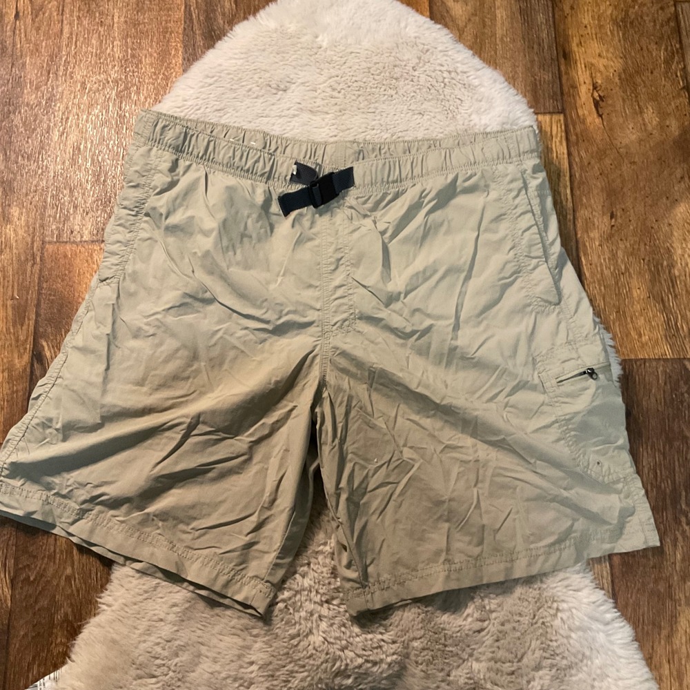 Columbia Omni-Shade 9" Shorts Mens Size XL Khaki Mesh Lined‎ Lightweight Outdoor